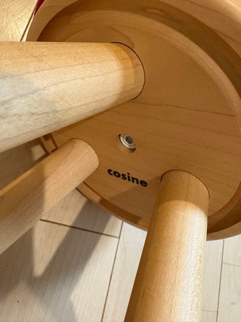 【cosin】赤い帽子のキッチンスツール 旭川家具　メープル　天然木