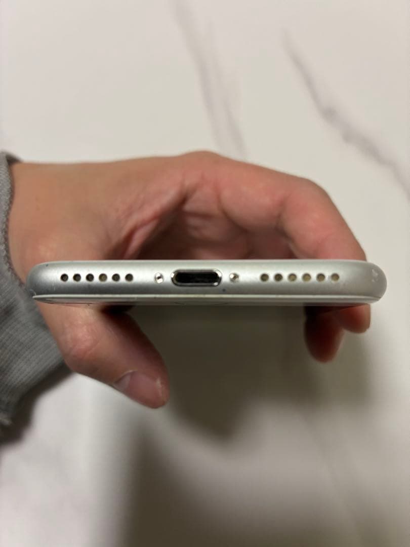 iPhone8 64GB シルバー　バッテリー75%