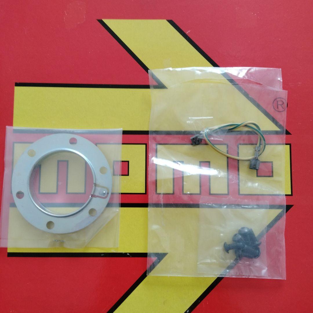 MOMO RACE D35 ステアリング 本体 取り付け用ハブ付き