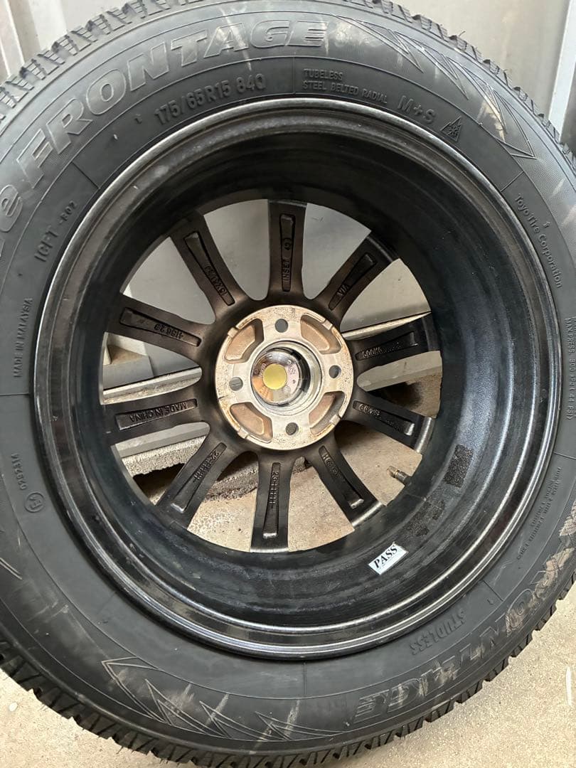 週末セール‼️　スタッドレスタイヤ　175/65R15 ホイール付きセット②