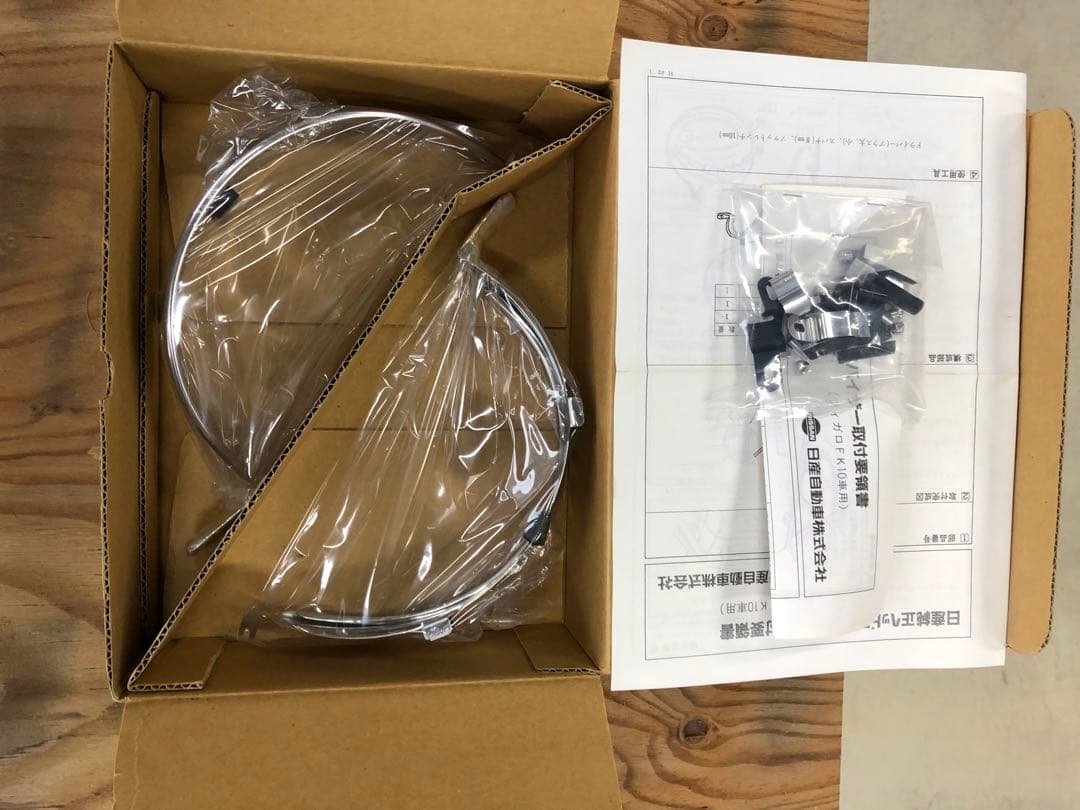 日産フィガロFK10ヘッドライトバイザー新品ワンセット取説、取付ネジ、値引最終！