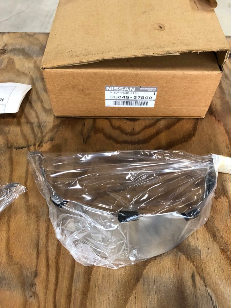 日産フィガロFK10ヘッドライトバイザー新品ワンセット取説、取付ネジ、値引最終！