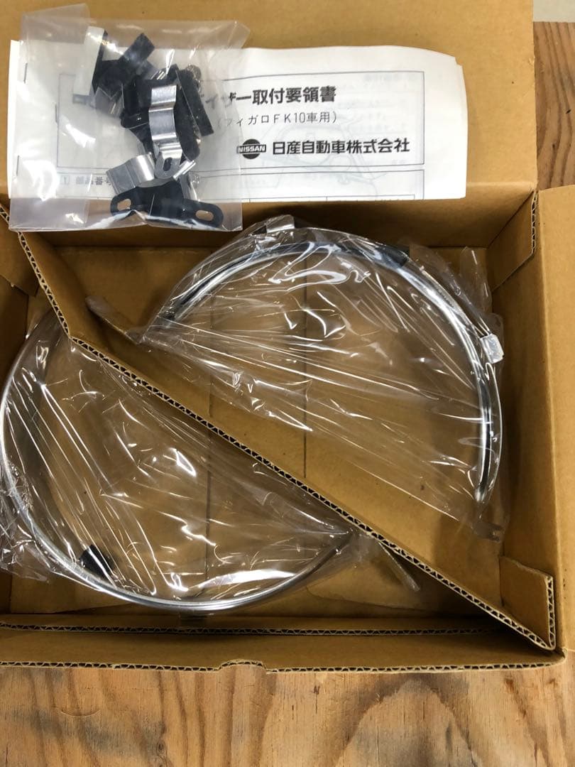 日産フィガロFK10ヘッドライトバイザー新品ワンセット取説、取付ネジ、値引最終！