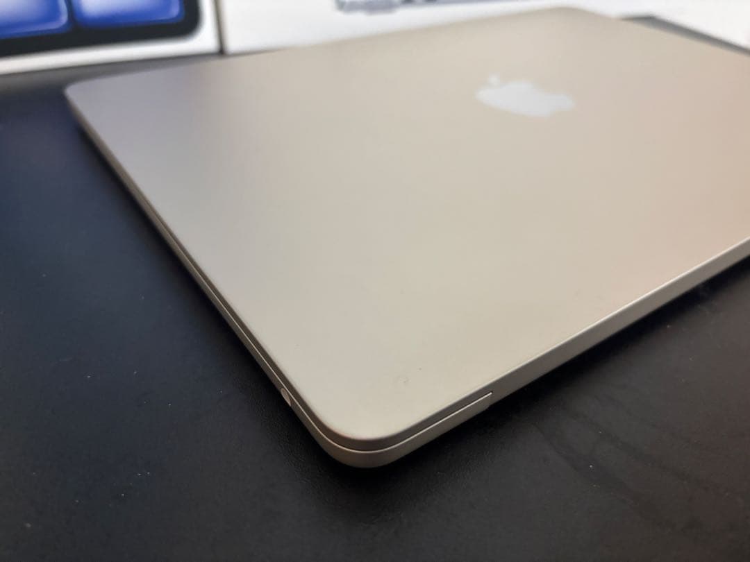 A*7様 MacBookAir M2 8GB 256GB スターライト13インチ