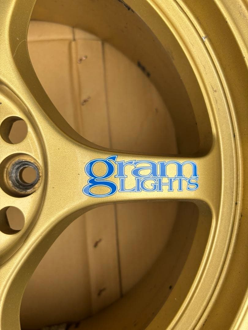 gram LIGHTS 17インチ ゴールドホイール 57C 2本セット