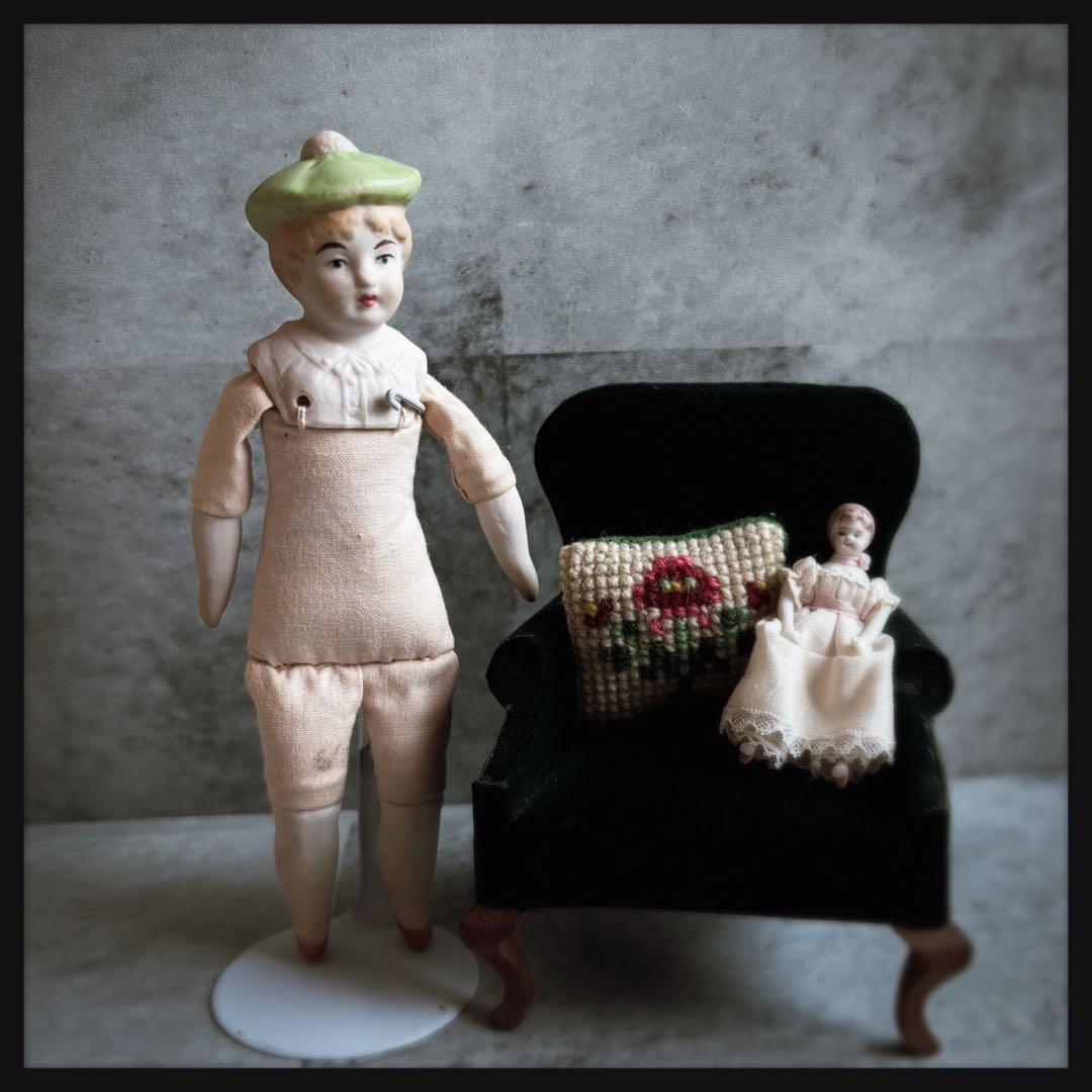 オールドヴィンテージ ベレー帽を被ったビスクドール ドールハウス