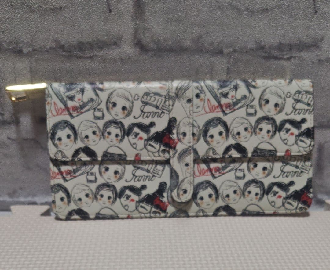 美品・IANNE（イアンヌ）フラグメントケースのような長財布 フェイス柄