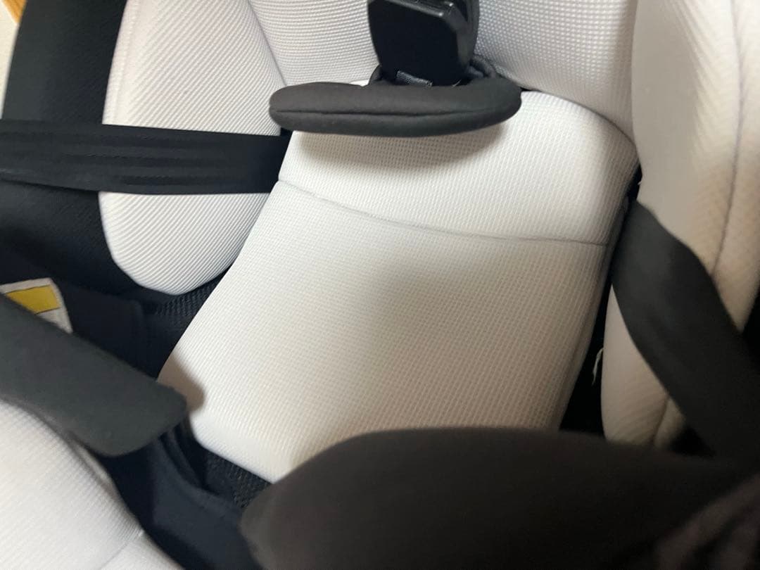 ［美品］Combi クルムーヴスマート ISOFIX チャイルドシート