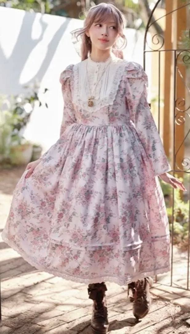 axes femme Chalmiereクラシカルローズ柄ワンピース（ピンク）