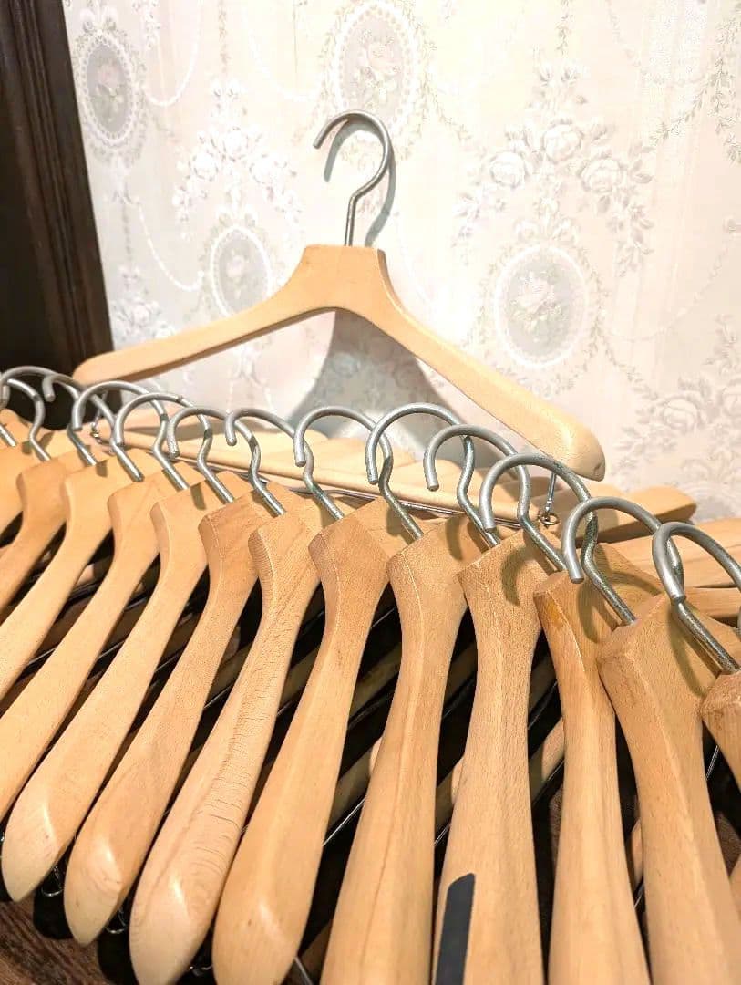 木製 無垢 コートハンガー 肩にカーブと厚みがあるタイプ 20本以上確約