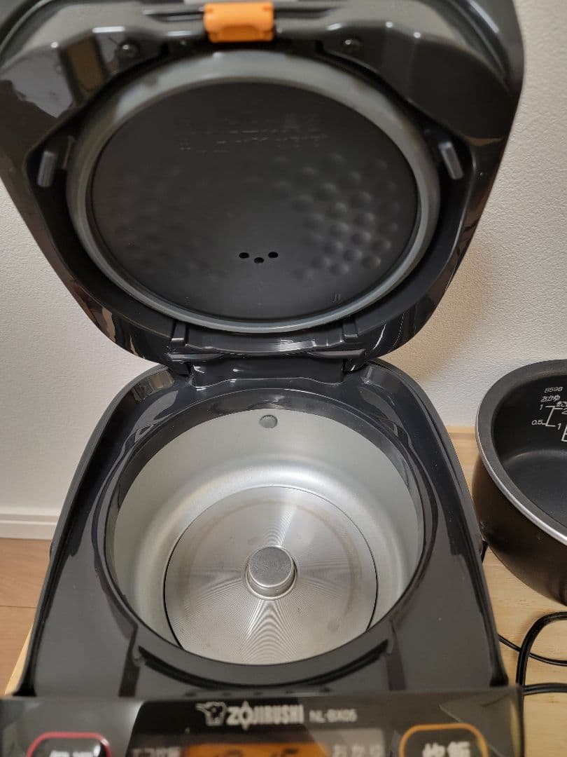【中古・美品】23年製 象印 NL-BX05 炊飯器 3合 極め炊き 豪熱沸とう