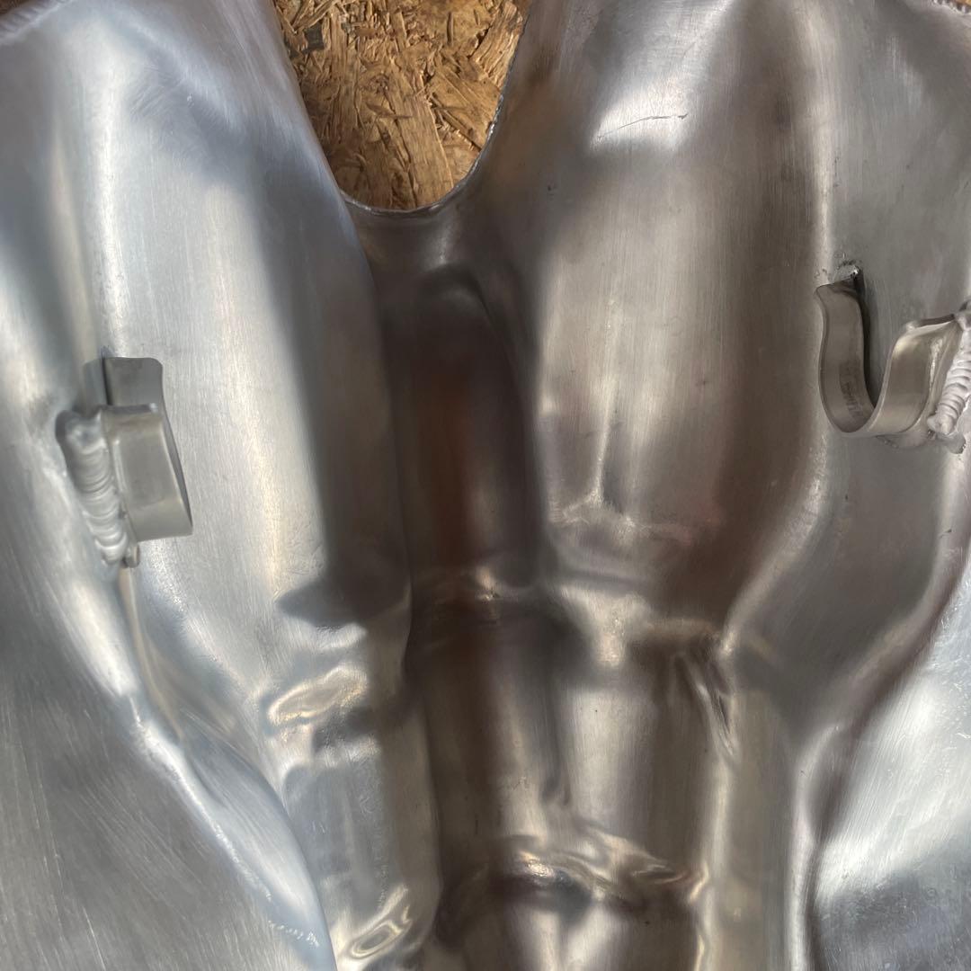 アルミ製バイクタンク給油口付き