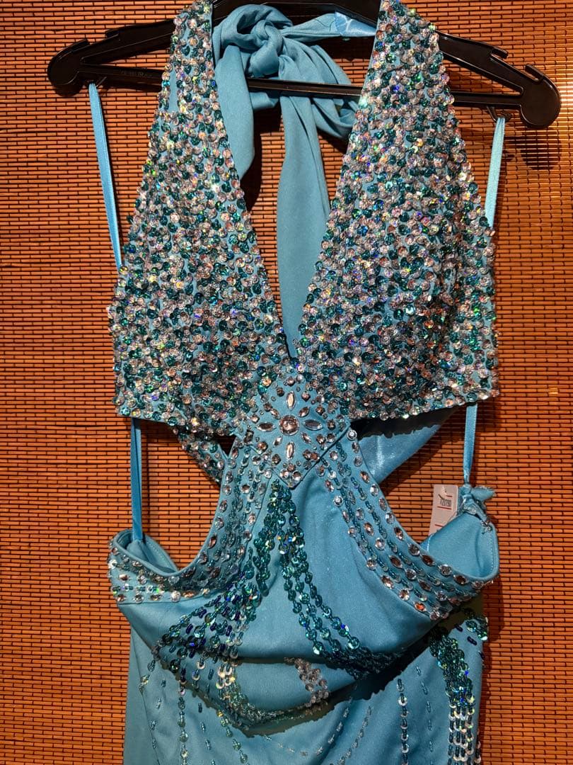 水色ビジュー付きロングドレス