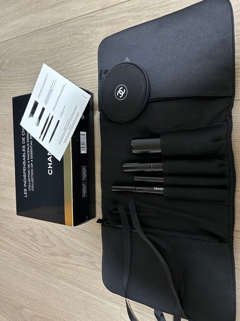 CHANEL メイクブラシセット 4本入り　ミラー付き