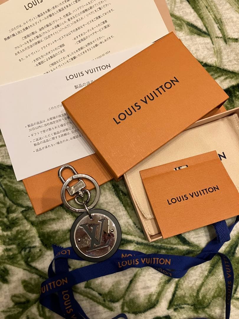 LOUIS VUITTON LVロゴ キーホルダー