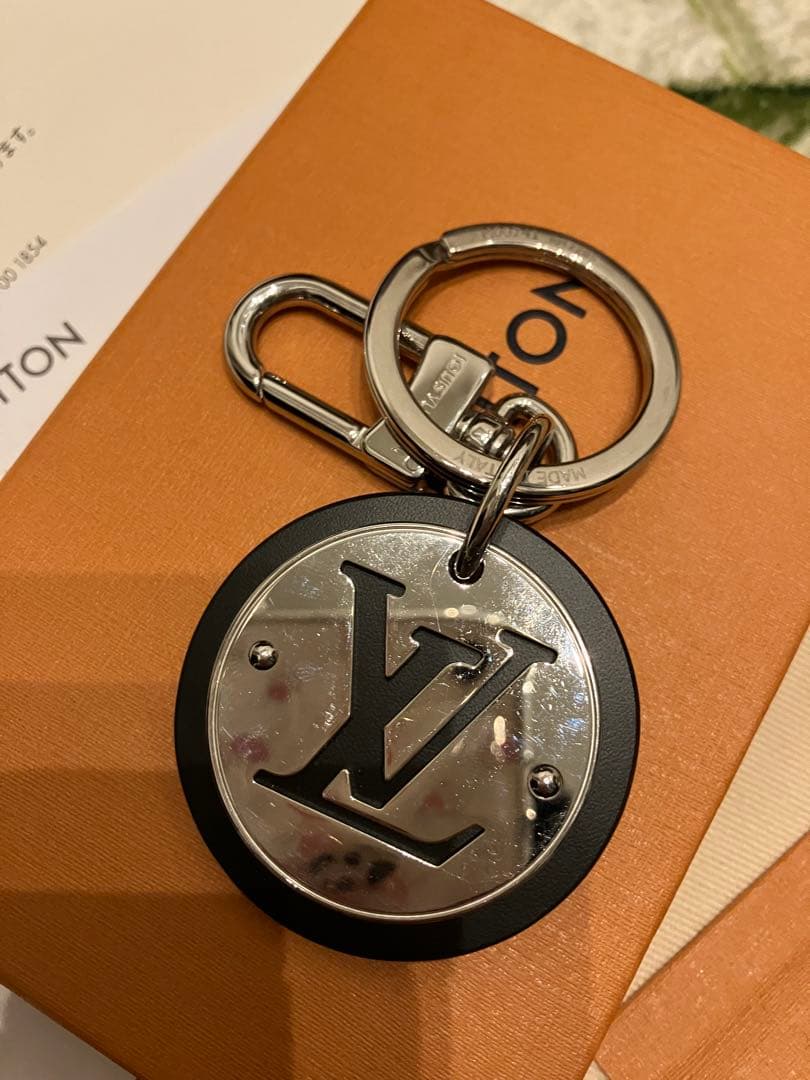 LOUIS VUITTON LVロゴ キーホルダー
