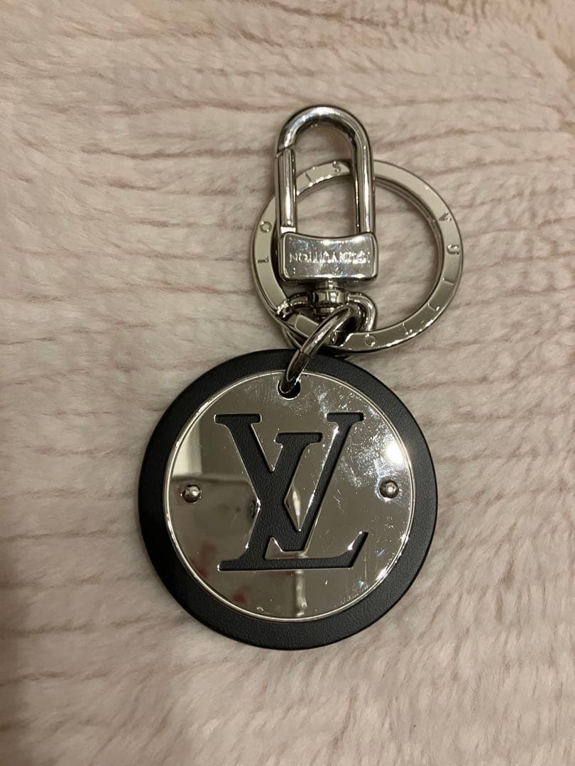 LOUIS VUITTON LVロゴ キーホルダー