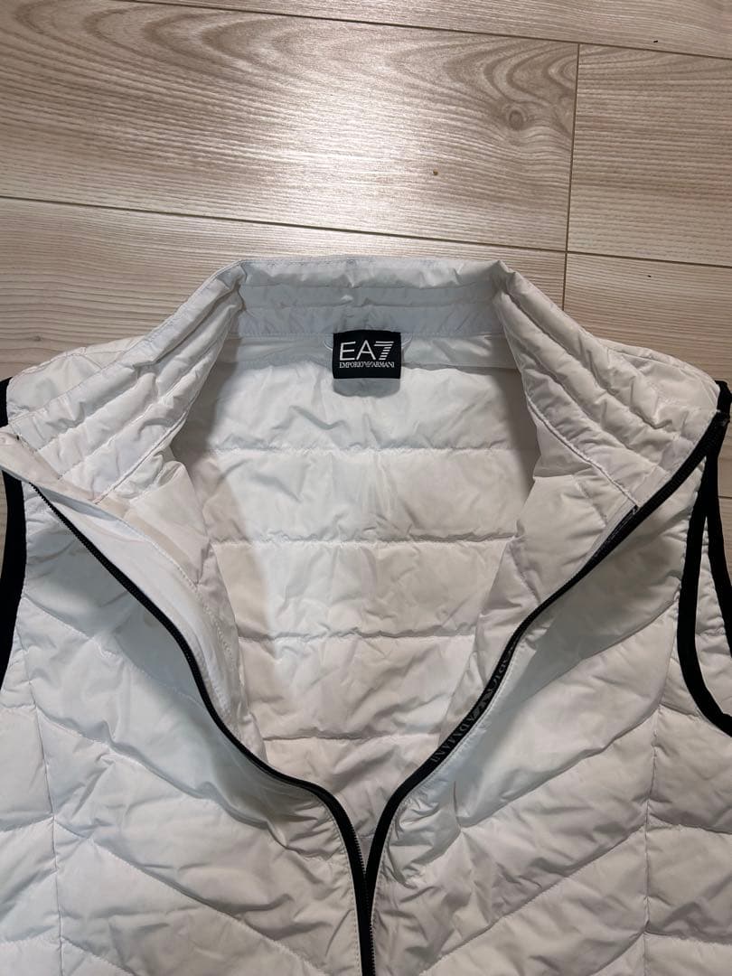 EA7 エンポリオアルマーニ 薄手ダウンベスト 白