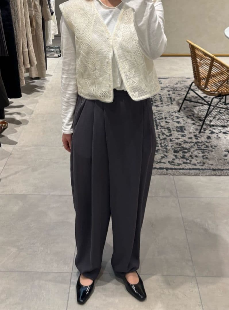 conte エンブロイダリーレースベスト