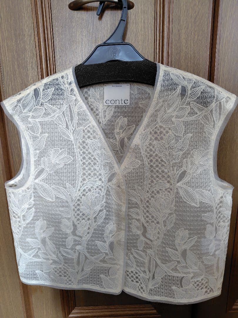 conte エンブロイダリーレースベスト