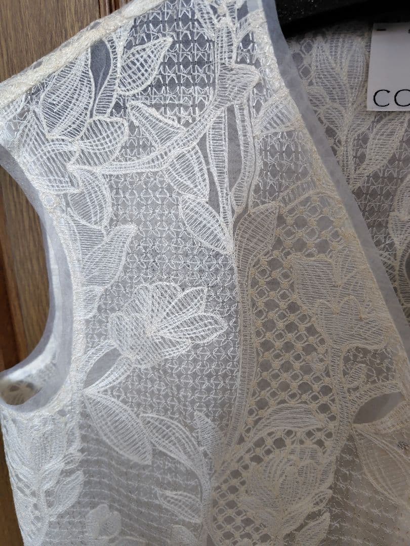 conte エンブロイダリーレースベスト