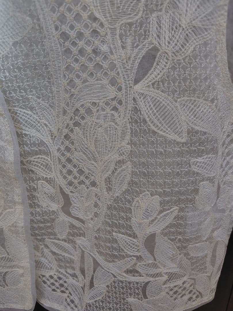 conte エンブロイダリーレースベスト