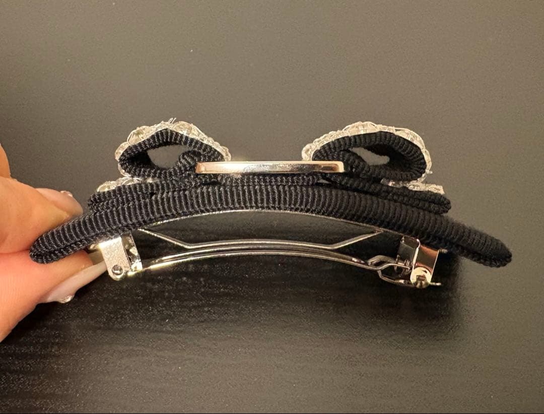 【最終値下げ〜12/31まで】 フェラガモ バレッタ　シルバーブラック