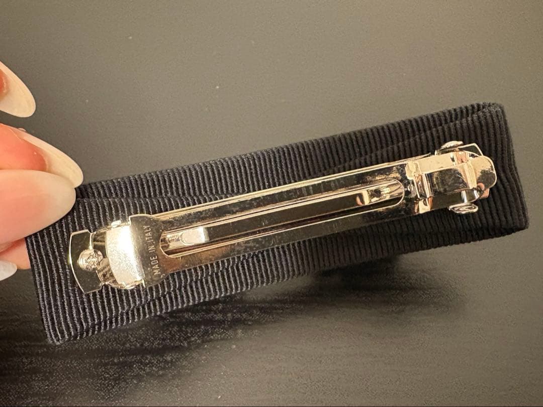 【最終値下げ〜12/31まで】 フェラガモ バレッタ　シルバーブラック