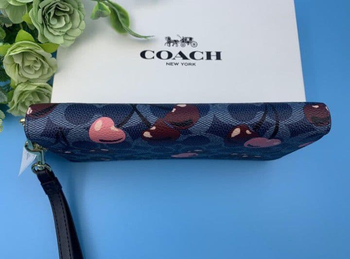 新品未使用コーチ長財布チェリーさくらんぼ柄ネイビーブルーレディースメンズ送料無料