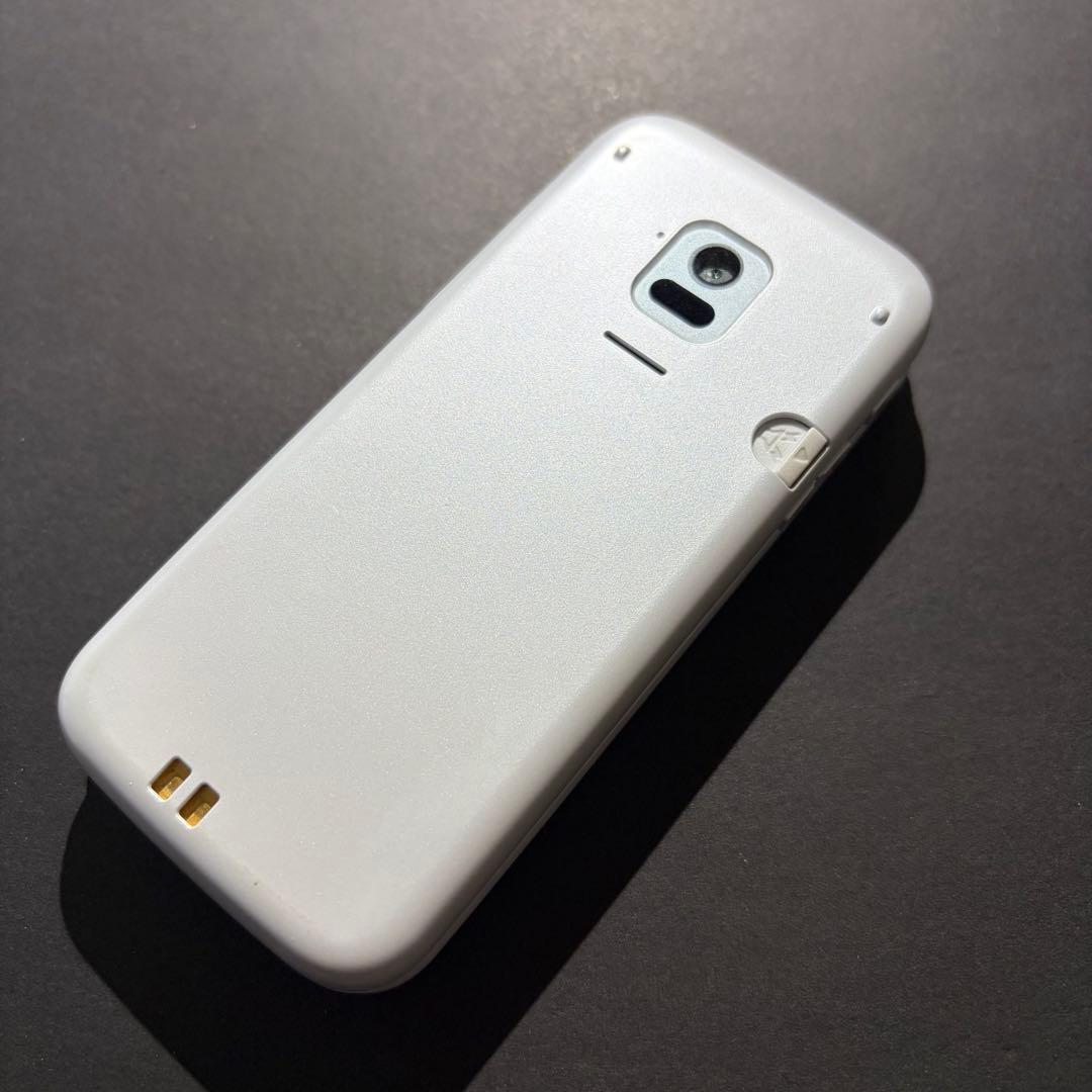 docomo らくらくホン F-01M ホワイト SIMロック解除済み