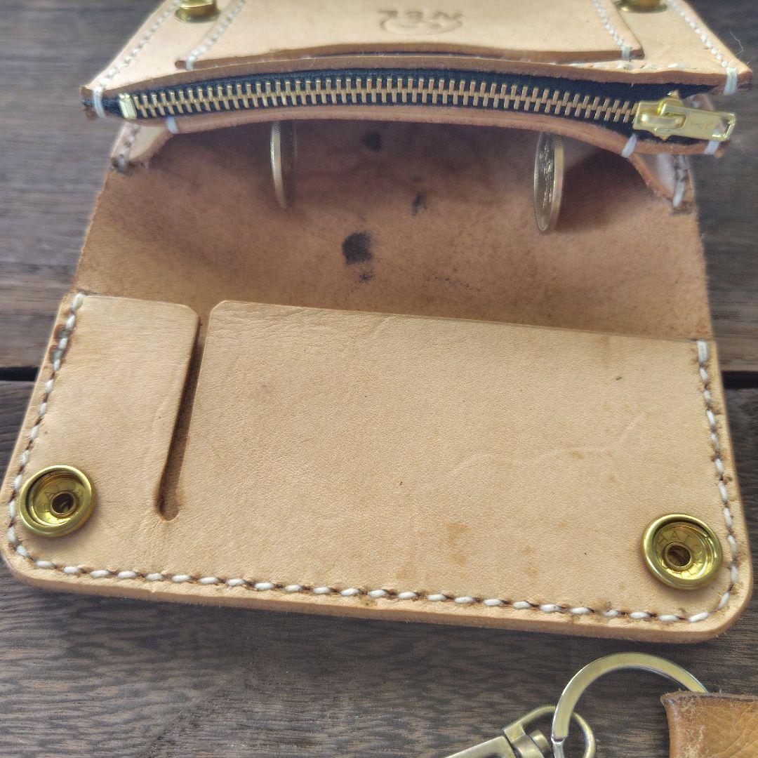 ミドルサイズ トラッカーウォレット 手染め 黒×ナチュラル 薔薇