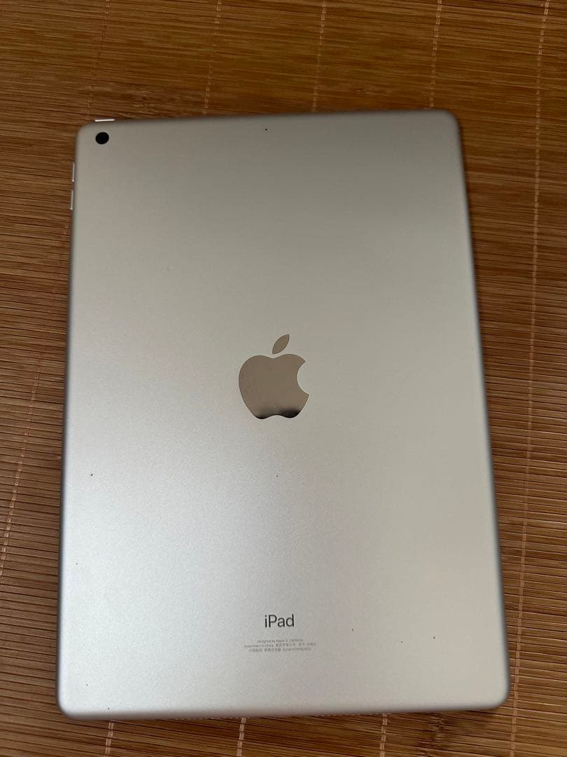 ら*る様 ipad9世代本体アップルペンケース付きセット、元の充電器ある