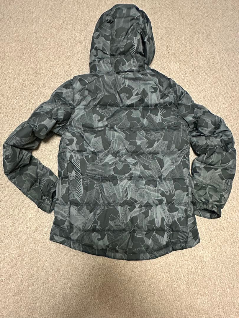 Nike ナイキ フード付き ダウンジャケット グレー・カモフラ　幾何学