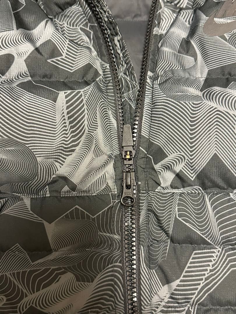 Nike ナイキ フード付き ダウンジャケット グレー・カモフラ　幾何学