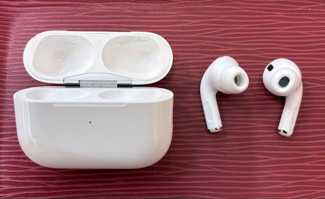 エアーポッツ プロ 第二世代　正規品 イヤホンは新品に交換