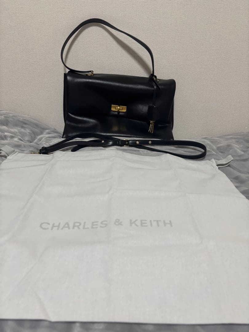 CHARLES & KEITH Kerry ケリートップハンドルサッチェルバッグ