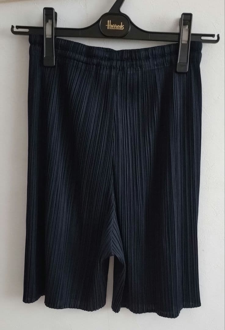 プリーツプリーズ ネイビー ショートパンツ イッセイミヤケ