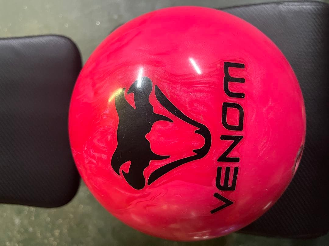 MOTIV VENOM ボウリングボール ピンク15P