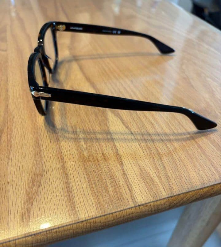 u*s様 MONTBLANC 　雰囲気抜群 度なし眼鏡　 ケース付き