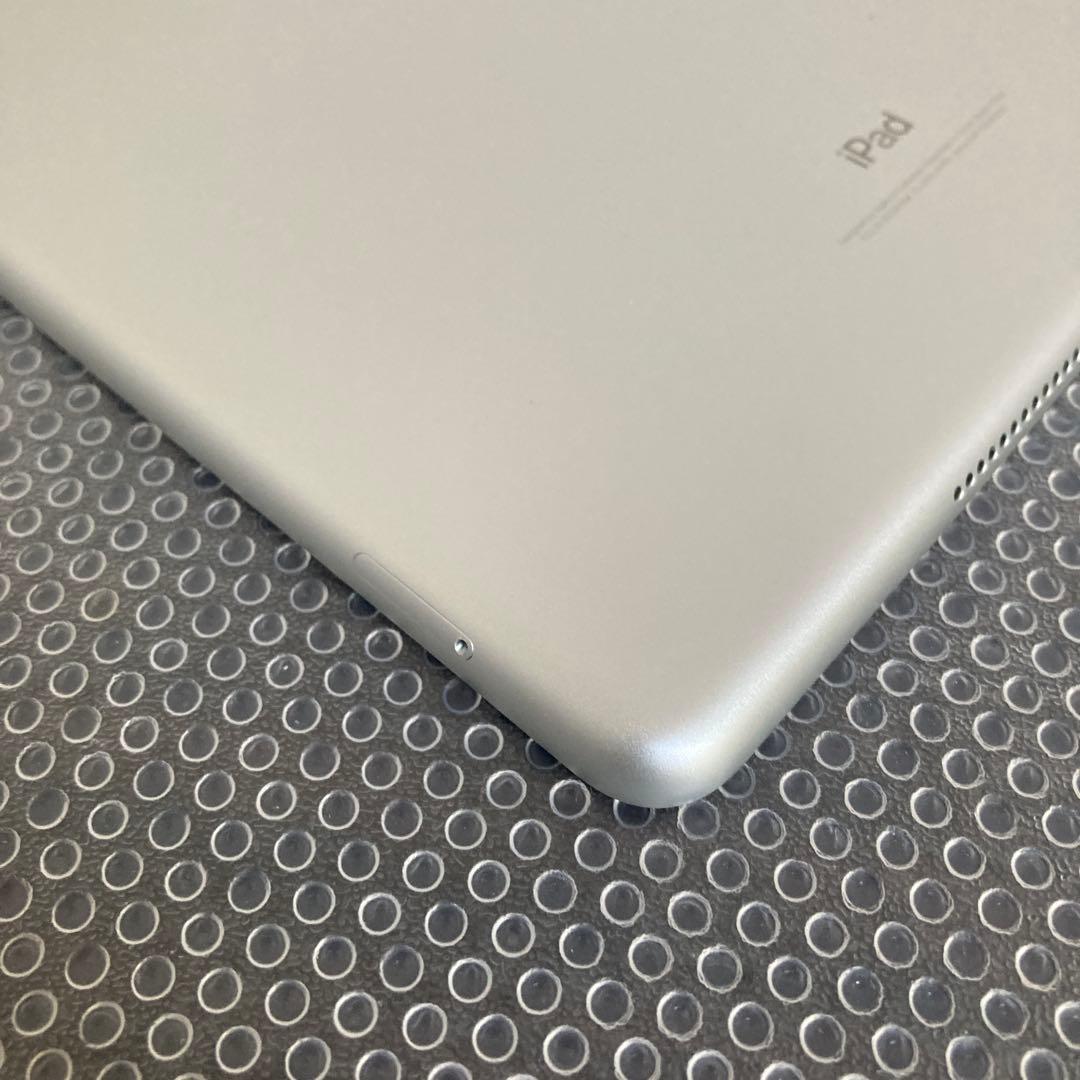 3957【早い者勝ち】外観美品☆iPad6 第6世代 32GB SIMフリー☆