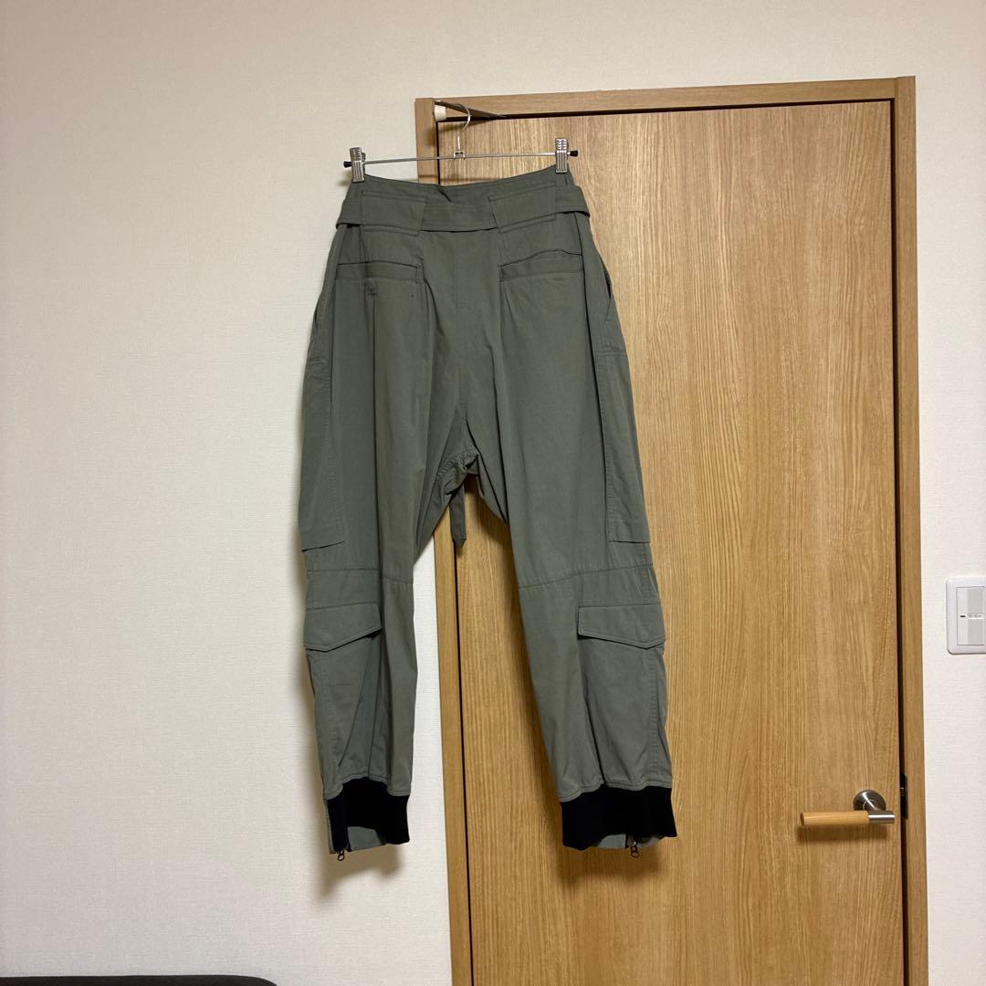 essayカーゴパンツ カーキ　ジッパー付き