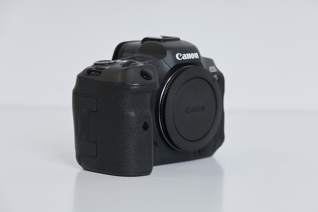 Canon EOS R5 ミラーレスカメラ ボディ　キヤノン カメラ　元箱付き