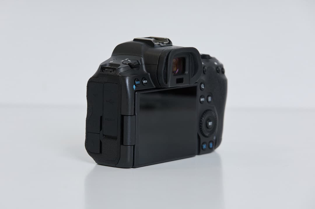 Canon EOS R5 ミラーレスカメラ ボディ　キヤノン カメラ　元箱付き