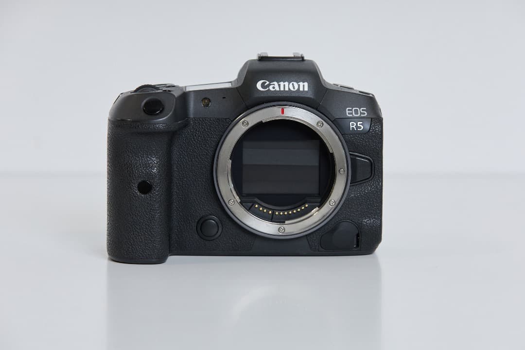 Canon EOS R5 ミラーレスカメラ ボディ　キヤノン カメラ　元箱付き
