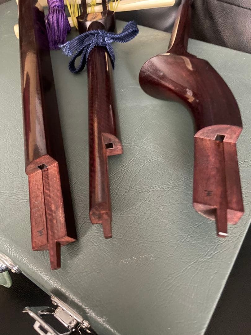 三味線 紅木 金細 一本溝 子持ち綾杉胴 糸巻天然素材　元箱付き