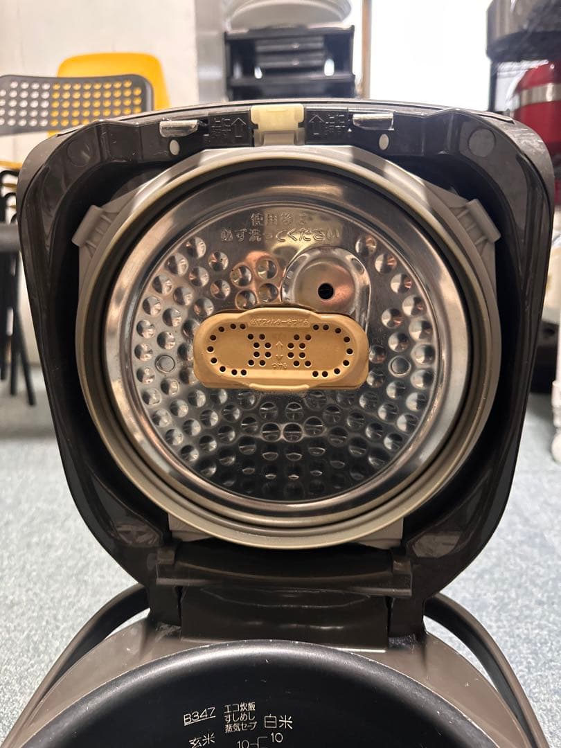 象印 (ZOJIRUSHI) の圧力IH炊飯ジャー「極め炊き」NP-NC18型