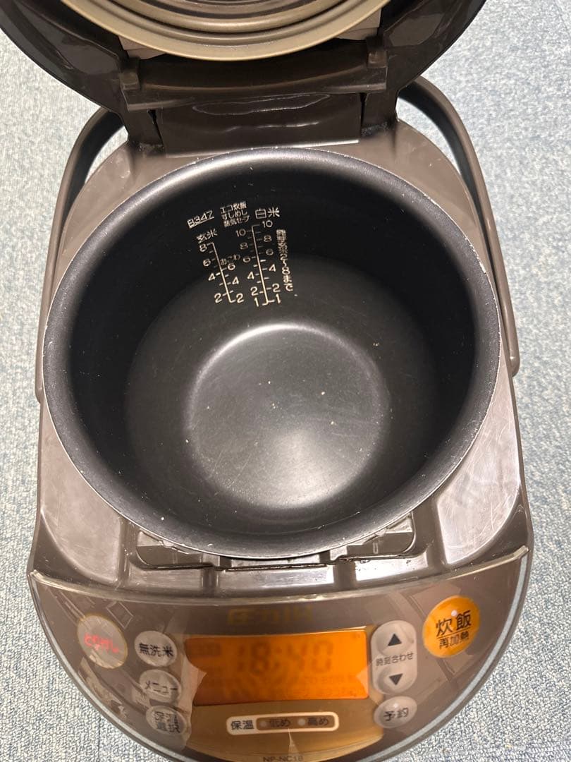 象印 (ZOJIRUSHI) の圧力IH炊飯ジャー「極め炊き」NP-NC18型