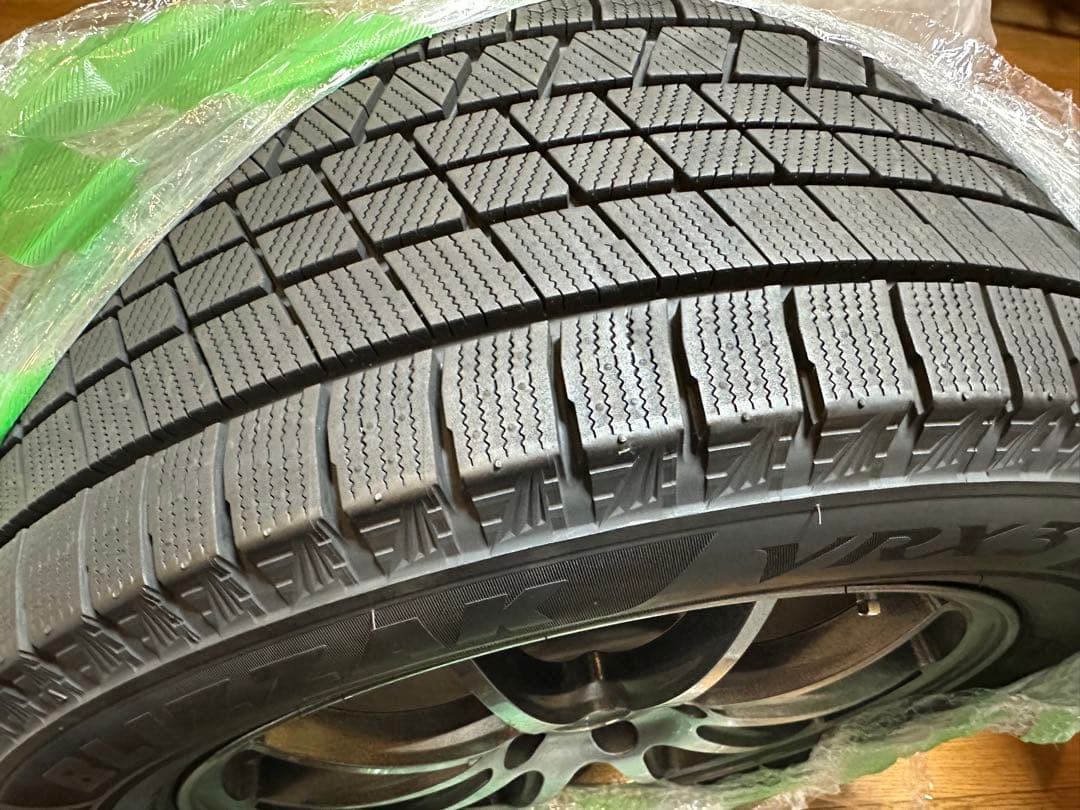 スタッドレスタイヤ&ホイール４本 ブリザックVRX3 235/55 R18