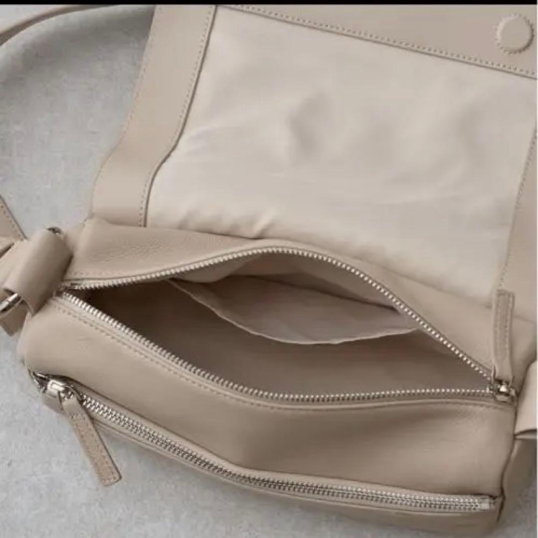 ビアズリー beardsley レザーボディバッグ　ブラック