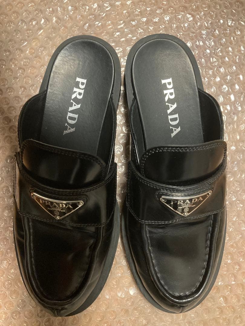 PRADA プラダ　ブラッシュドレザー ミュール サンダル　三角ロゴ